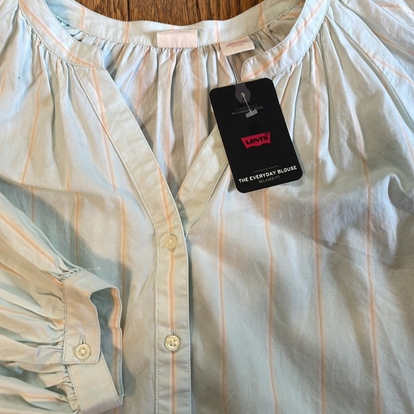 100% cotton Levi’s button front striped top NWT - Picture 3 of 5
